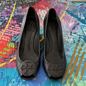 TORY BURCH Sally Black Pebbled
Leather Peep Toe Wedge *Size 7M